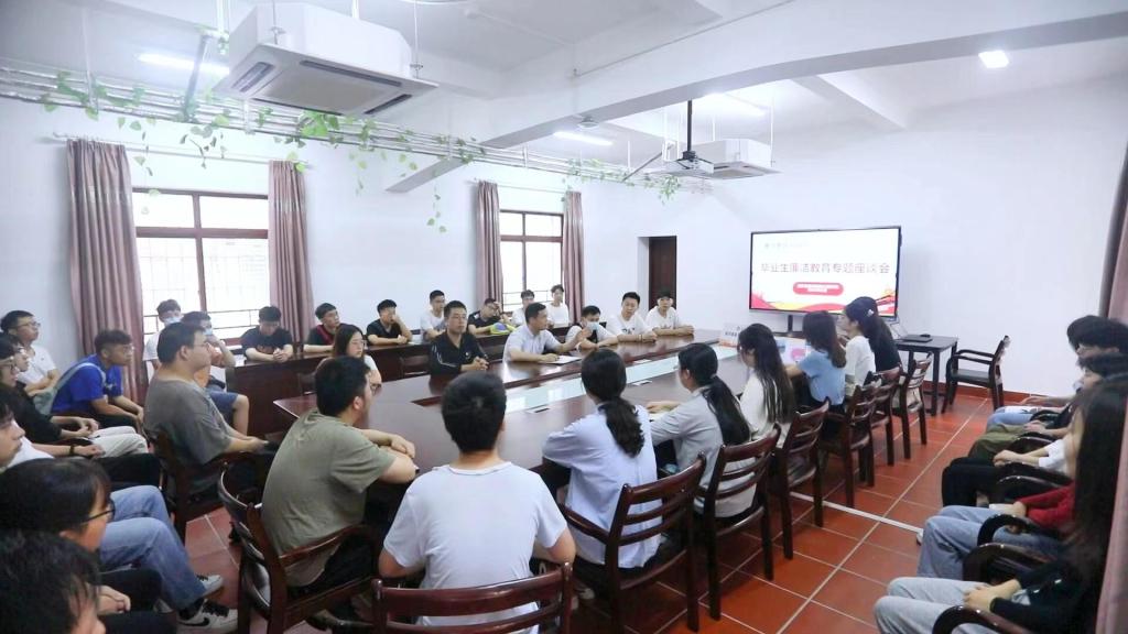 座谈会.jpg 座谈会.jpg